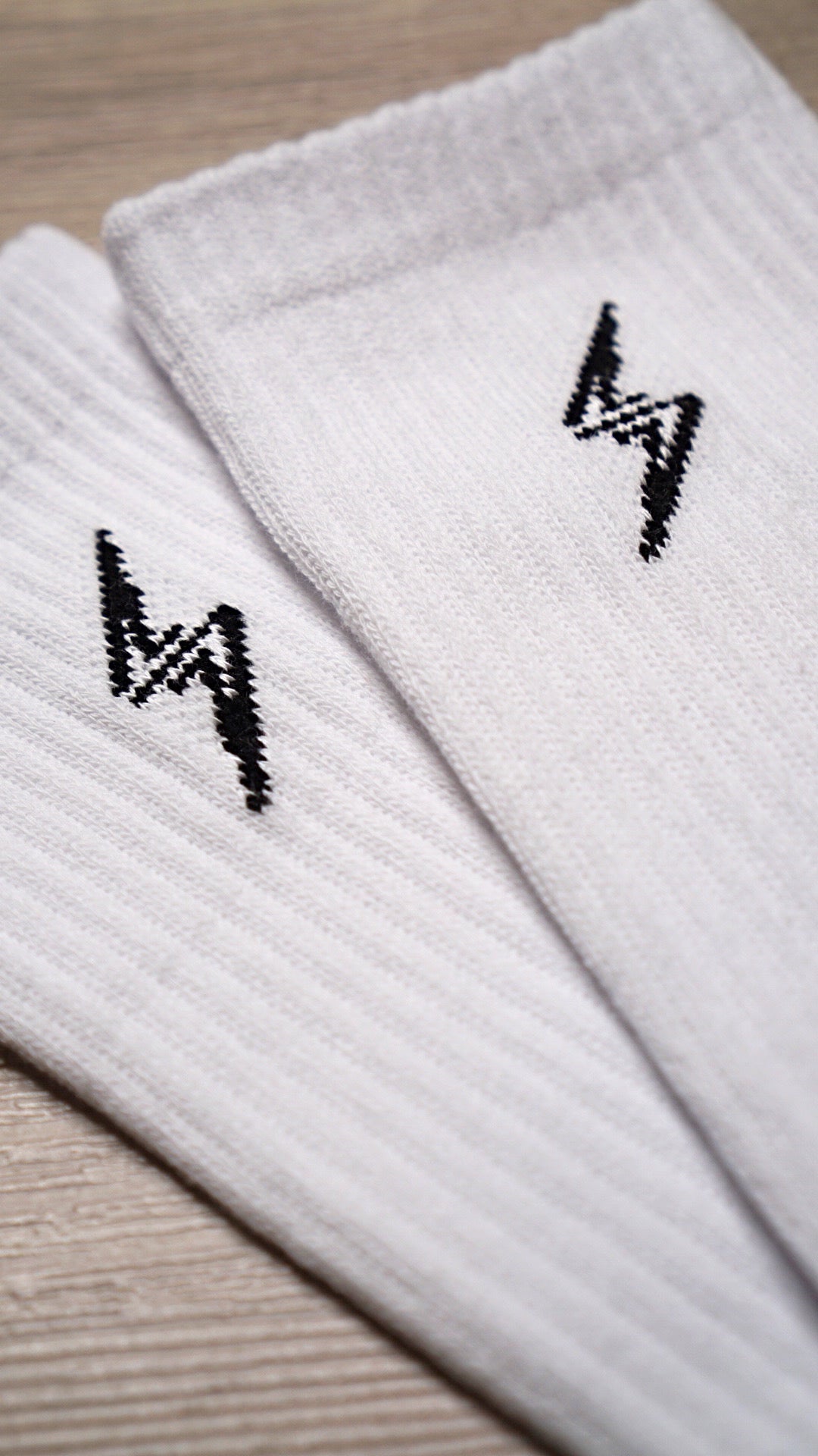 Shurtlive Cushioned Bolt Crew Socks-White